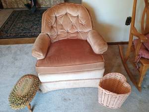 lot 64 image: Peach Upholstered Chair w Stool & Basket