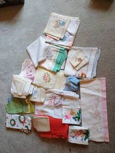lot 70 image: Embroidered Napkins, Table Linens, Vintage Table Cloths