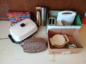 lot 71 image: Two Boxes of Kitchen Appliances