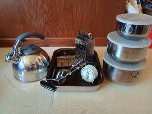 lot 76 image: Nesting Mixing Bowls w Lids Kettle, Etc