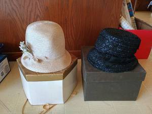 lot 90 image: Two Vintage Ladies Hats w Boxes