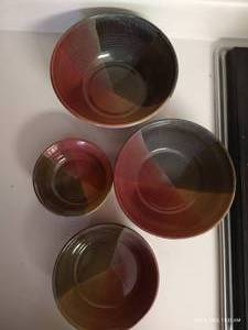 lot 115 image: Four Valley City Pottery Parlour Nesting Bowls