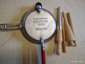 lot 128 image: Vintage Krumkake Iron & Rolling Cones