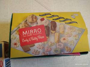 lot 130 image: NEW Mirro Cookie & Pastry Press w Original Box & Book