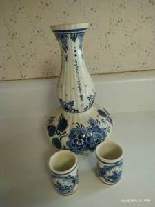 lot 132 image: Hand Painted Delft Ceramic