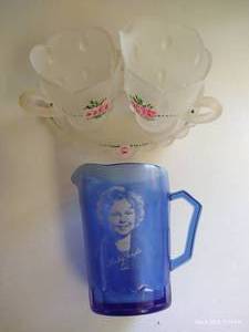 lot 134 image: Rose Creamer, Sugar & Tray w Shirley Temple Cream Pitcher