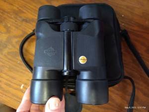 lot 142 image: Swift Binoculars w Case