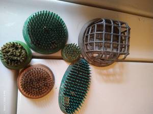 lot 150 image: Vintage Floral Frogs & Cage