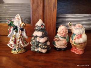 lot 161 image: Two Sets of Fitz & Floyd Christmas S&P Shakers