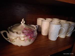 lot 162 image: Set of Nine Mikasa Mugs & China Bowl wLid