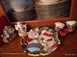 lot 163 image: Fitz & Floyd Plate & Two Sets of S&P Shakers