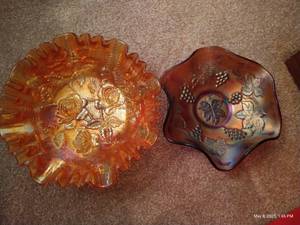 lot 167 image: Frosted Grape Leaf Fluted Bowl & Footed Rose Carnival Glass