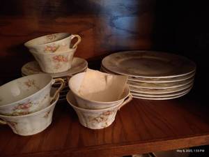 lot 171 image: Theodore Haviland China Teacups, Saucers & Dessert Plates