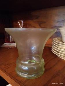 lot 172 image: Green Uranium Glass Vase