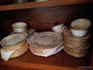 lot 173 image: Large Lot of Gold Rimmed Pope Gosser China