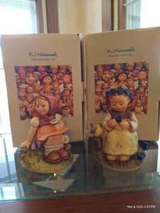 lot 189 image: Two Hummel Figurines