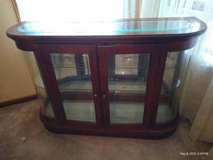 lot 195 image: Wood & Glass Curio Cabinet w Mirror & Light