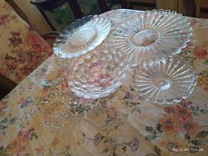 lot 201 image: Eight Glass Bubble Pieces