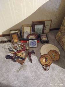 lot 211 image: Large Lot of Art & Decor