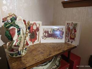 lot 212 image: Fitz & Floyd Santa & Vintage Santa Cards