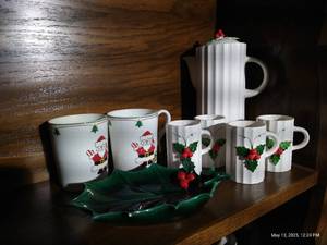 lot 218 image: Holly Christmas Lot