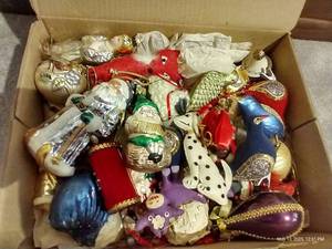 lot 222 image: Box of Vintage Christmas Ornaments - Nice