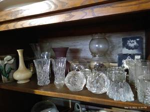 lot 227 image: Shelf of Crystal - Candle Holders & Vases