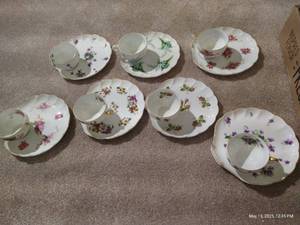 lot 231 image: Enesco Cups & Salad Plates With Stands - Set of 8