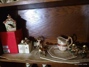 lot 235 image: Shelf of Fitz & Floyd Christmas Items