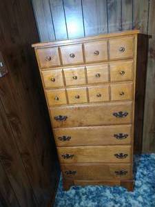 Beautiful Vintage Maple Chest of Drawers