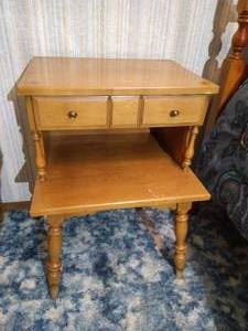 lot 264 image: Vintage Kroehler Nightstand