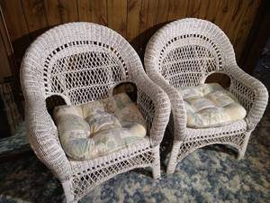 lot 278 image: (2) Large Wicker Chairs