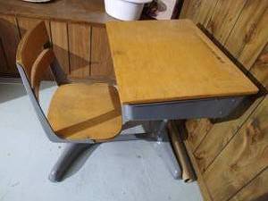 lot 282 image: Vintage School Desk