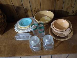 lot 284 image: Vintage Dish Lot - Wooden Bowls, Keller Bowl, Etc