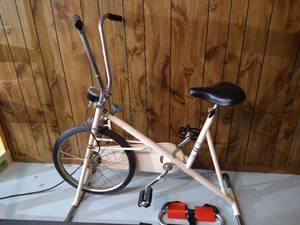 lot 299 image: Exercise Lot - Bike & Stretcher