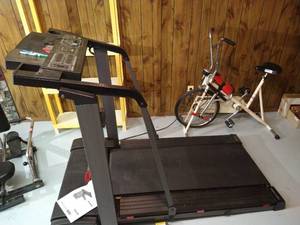 lot 302 image: Large 585 Pro-Form Treadmill - Works