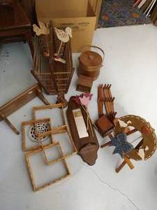 lot 314 image: Lot of Wooden Home Decor