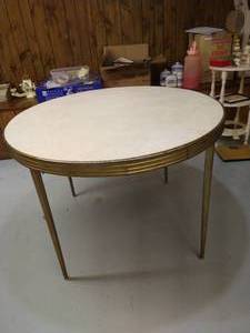 lot 315 image: Vintage Round Folding Card Table
