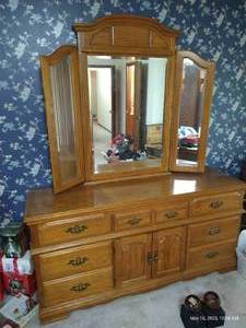 lot 318 image: Beautiful Cochrane Dresser & Mirror