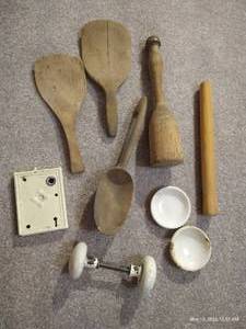 lot 345 image: Vintage Wood, Metal & Porcelain Lot