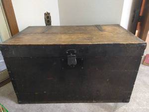 lot 346 image: Vintage Wooden Chest