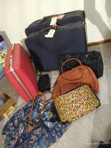 lot 354 image: Luggage Lot - 8 Pieces