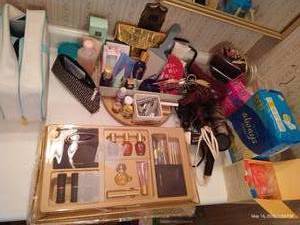 lot 375 image: Makeup & Accessories - Estee Lauder, Mary Kay, Etc