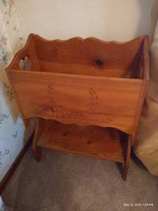 lot 384 image: Pretty Wooden Stand