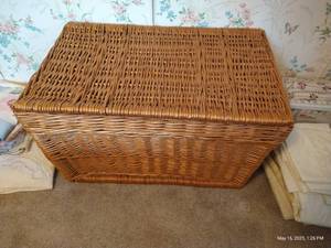 lot 385 image: Wicker Trunk