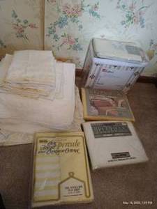 lot 401 image: Linens Lot - New & Used