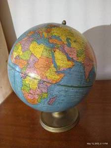 lot 408 image: Vintage Globe