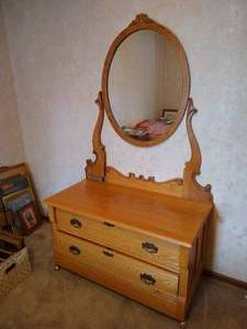 lot 421 image: Gorgeous Antique Dresser & Mirror