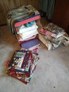 lot 431 image: Large Lot of Table Linens