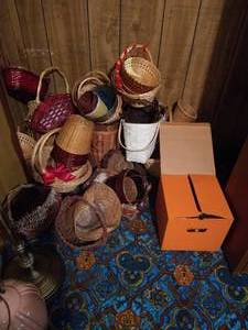 lot 440 image: Huge Wicker Basket Lot